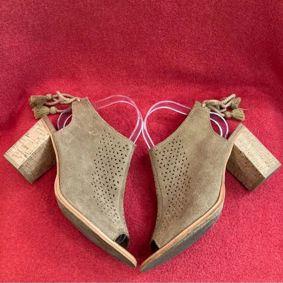 TOMS Sz 9.5 Stacked  Heel Perforated Suede Peep Toe Tie in Back Booties Shooties - Picture 5 of 9